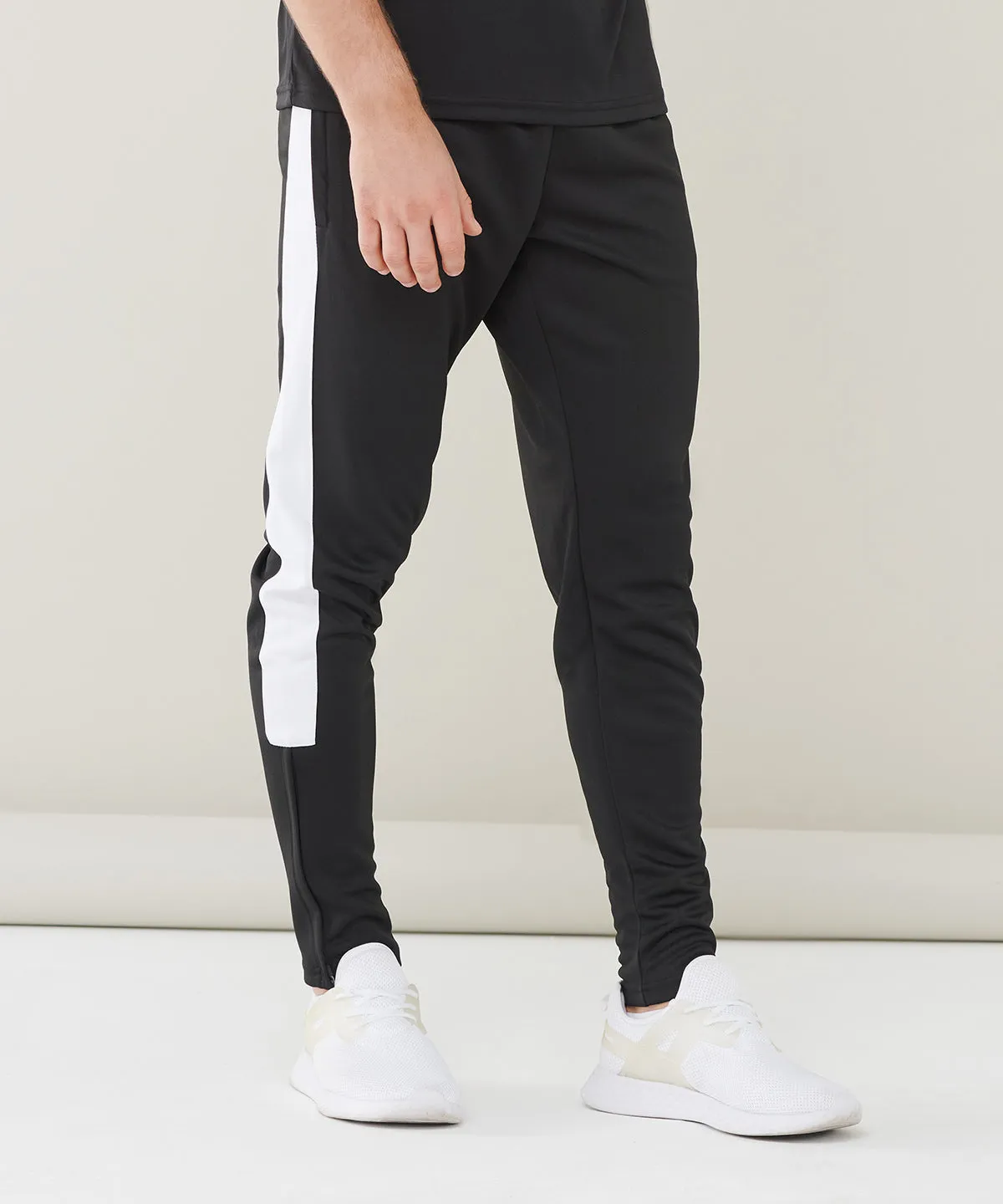 Black - Knitted tracksuit pants